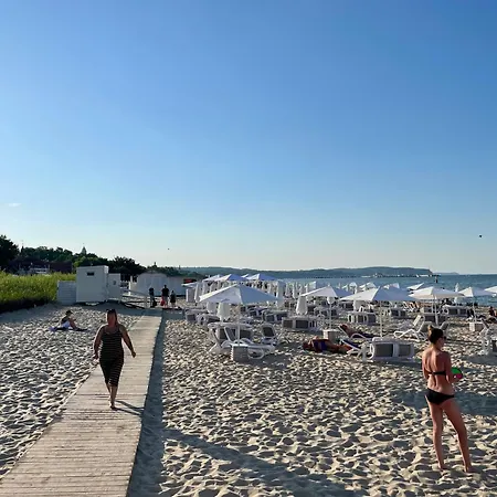 Family & Friends, 70 M2 Balcony, Only 3 Min To The Beach! Free Parking Апартаменти