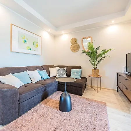 Apartment Family & Friends, 70 M2 Balcony, Only 3 Min To The Beach! Free Parking *