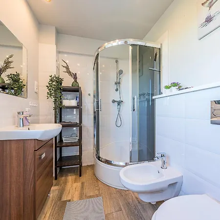 Апартаменти Family & Friends, 70 M2 Balcony, Only 3 Min To The Beach! Free Parking *