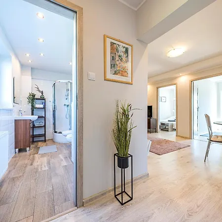 Апартаменти Family & Friends, 70 M2 Balcony, Only 3 Min To The Beach! Free Parking Сопот